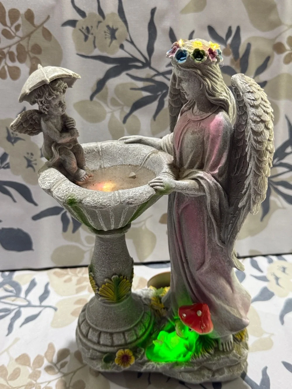 Angel Garden Statue Bird Bath with baby angel and LED - Picture 2 of 7